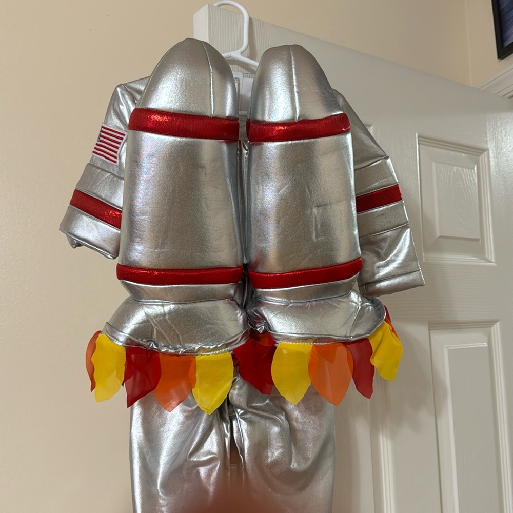 Size 2t pottery barn costume in perfect condition no flaws